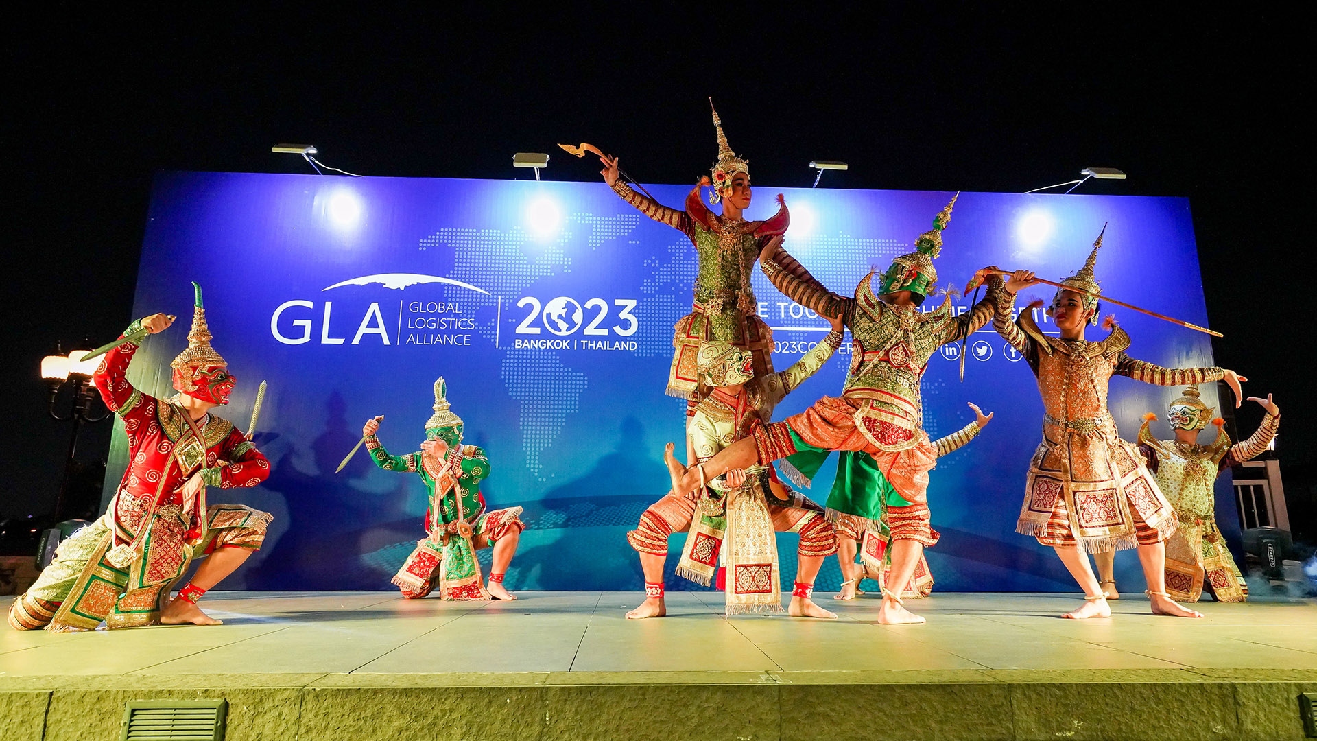 Corporate incentive travel Thai cultural performance